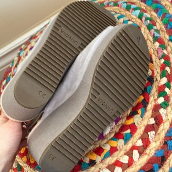 NWOT Vionic Trixie Light Gray Peep-Toe Slingback Shoes - Picture 6 of 8